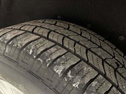 Used 2024 Chevrolet Suburban LT image 46