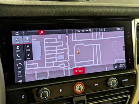 Certified 2025 Porsche Macan image 33