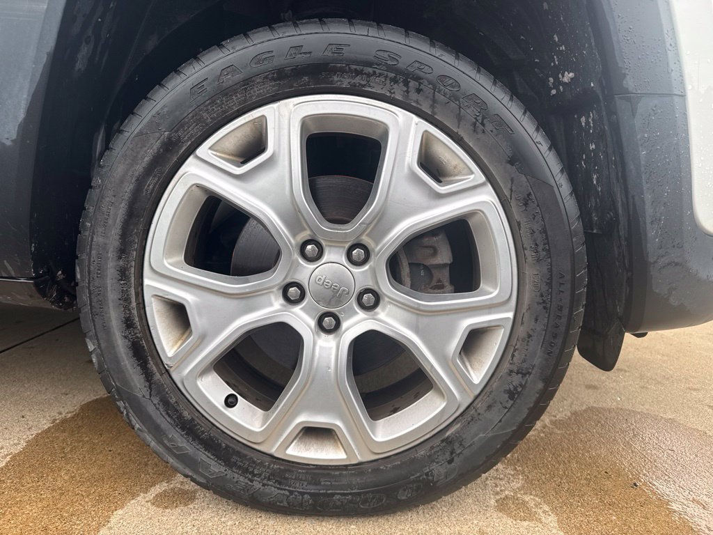 Used 2020 Jeep Renegade Limited w/ UConnect 8.4 Nav Group AWD/4WD image 24