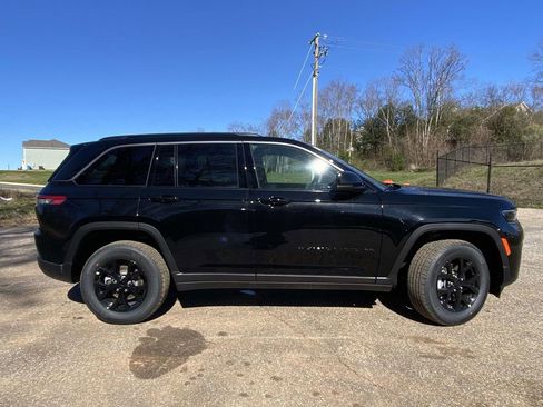 New 2026 Jeep Grand Cherokee Limited w/ Limited Altitude Package RWD image 6