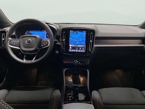 Used 2025 Volvo XC40 B5 Plus AWD/4WD image 13