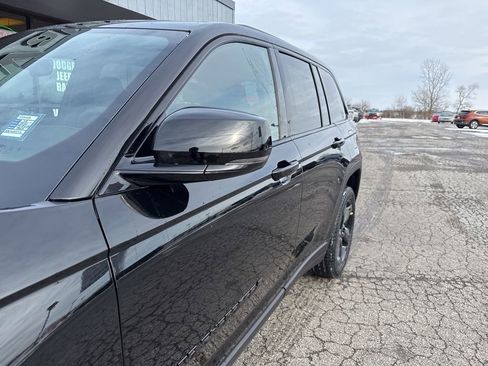 New 2025 Jeep Grand Cherokee Limited w/ Black Appearance Package AWD/4WD image 6