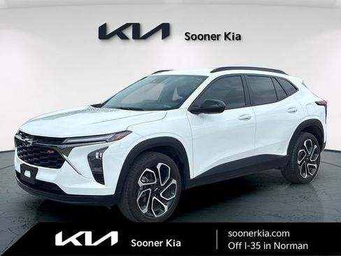 Used 2025 Chevrolet Trax RS w/ Driver Confidence Package image 1