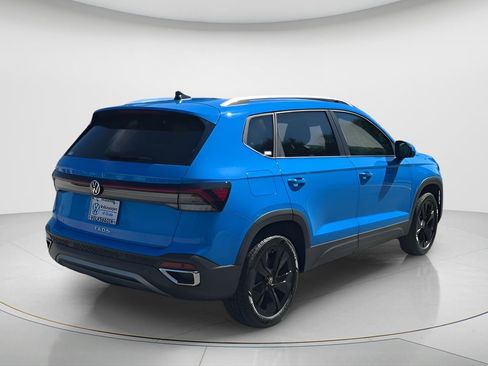 New 2026 Volkswagen Taos SE image 8