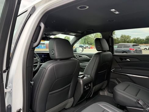Used 2026 Chevrolet Traverse LT AWD/4WD image 13