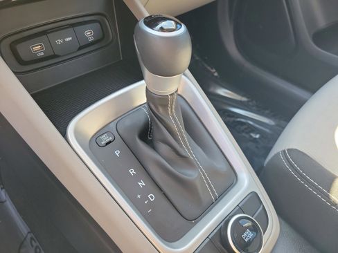 Certified 2023 Hyundai Venue SEL image 29