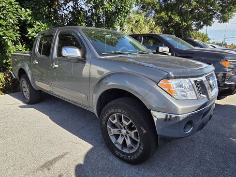 Used 2019 Nissan Frontier SL AWD/4WD image 3