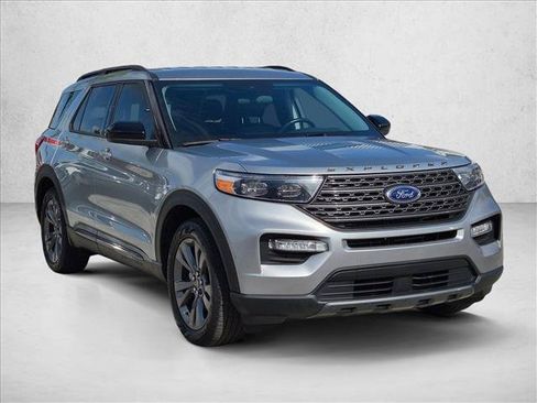 Used 2023 Ford Explorer XLT w/ Equipment Group 202A RWD image 3