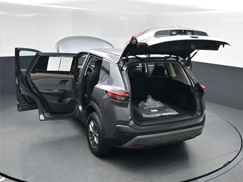 Used 2023 Nissan Rogue S image 15