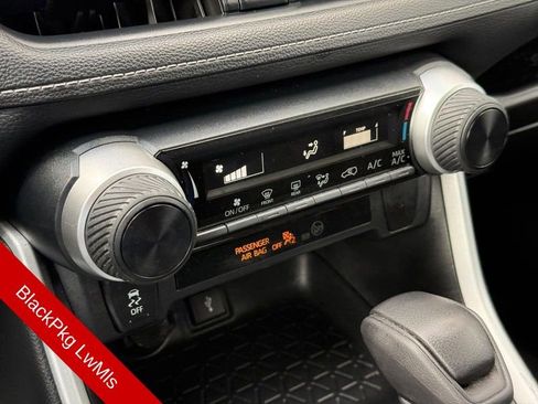 Used 2021 Toyota RAV4 LE image 28
