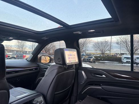 Used 2024 Cadillac Escalade ESV Sport Platinum w/ LPO, ONYX Package image 15