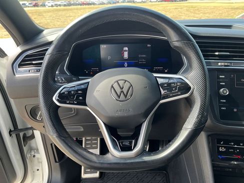 Used 2022 Volkswagen Tiguan SE R-Line image 18
