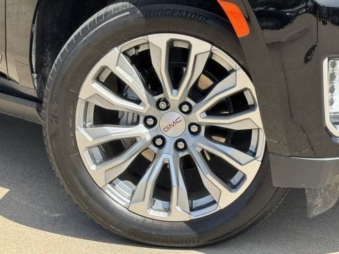 Used 2022 GMC Yukon Denali RWD image 38