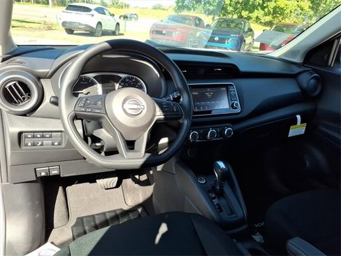 New 2025 Nissan Kicks Play S image 9