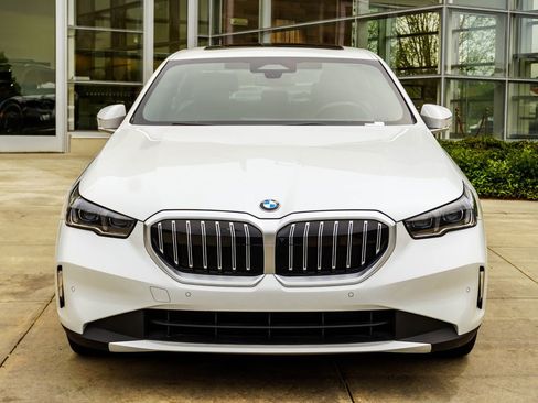 Used 2026 BMW 530i xDrive w/ Premium Package AWD/4WD image 7