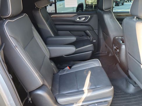 Used 2023 Chevrolet Suburban Premier RWD image 35