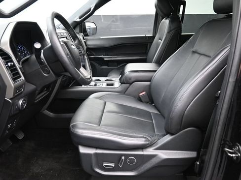 Used 2018 Ford Expedition XLT w/ Equipment Group 202A RWD image 21