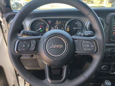 Used 2023 Jeep Wrangler Unlimited w/ Convenience Group AWD/4WD image 32