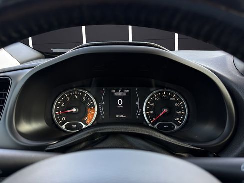 Used 2018 Jeep Renegade Altitude w/ Cold Weather Group FWD image 17