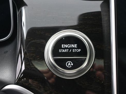 Used 2025 Mercedes-Benz GLC 300 4MATIC image 21
