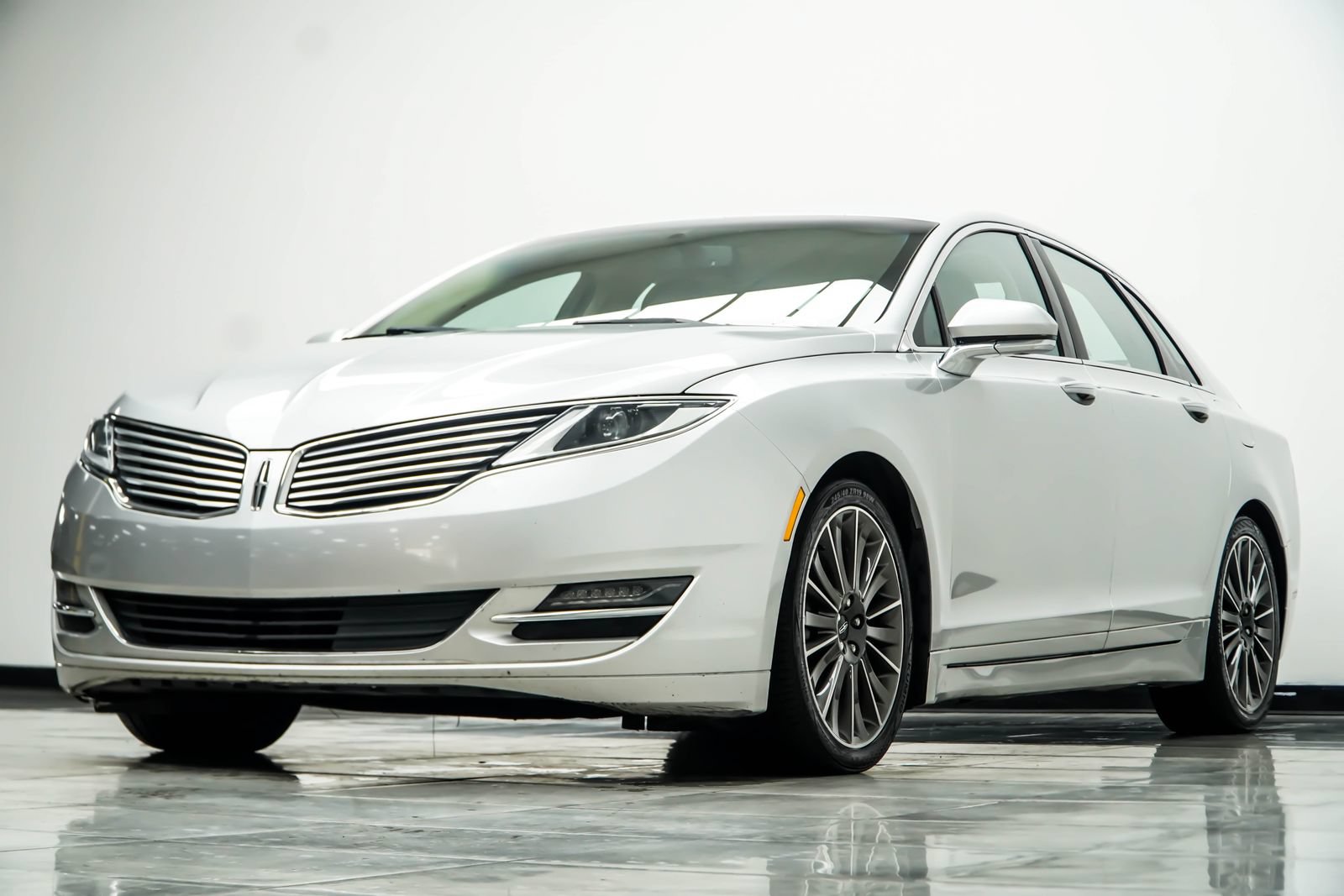Used 2016 Lincoln MKZ Hybrid w/ Equipment Group 600A Reserve FWD image 9