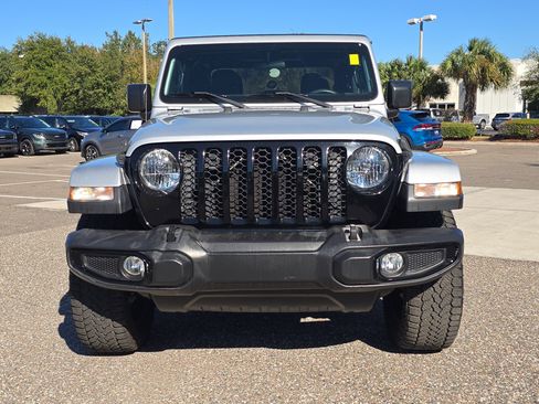 Used 2022 Jeep Gladiator Sport image 3
