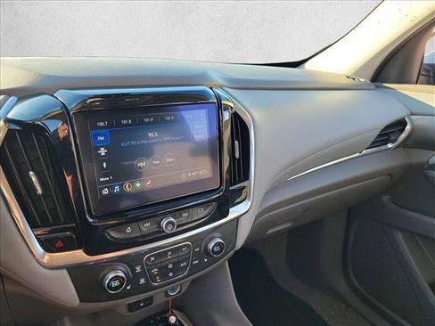 Used 2021 Chevrolet Traverse LT image 19