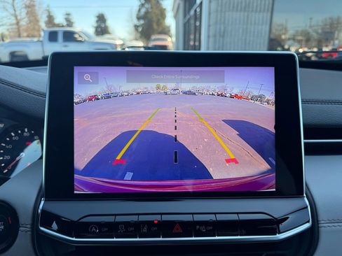 Used 2025 Jeep Compass Limited image 11