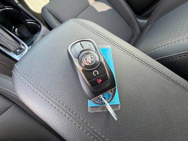 Used 2022 Buick Encore GX Select AWD/4WD image 9