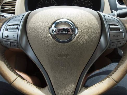 Used 2016 Nissan Altima 2.5 SV w/ Convenience Package FWD image 9