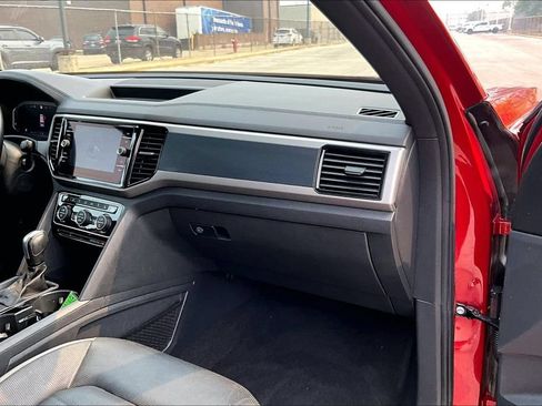 Used 2020 Volkswagen Atlas Cross Sport SEL Premium AWD/4WD image 15