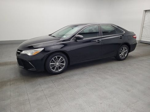 Used 2015 Toyota Camry SE image 2