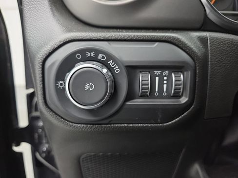 Used 2022 Jeep Wrangler Unlimited Sport AWD/4WD image 23