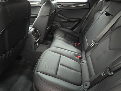 Certified 2026 Porsche Macan AWD/4WD image 24