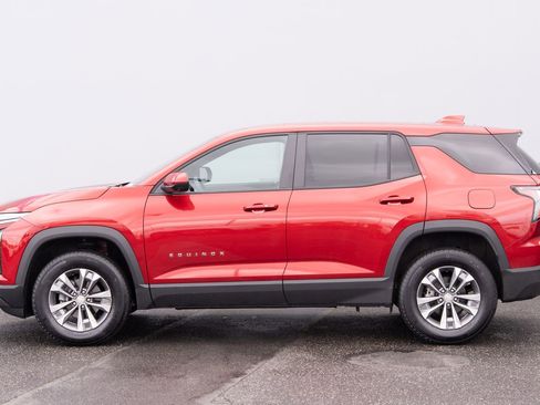 Used 2025 Chevrolet Equinox LT w/ Safety and Technology Package image 25