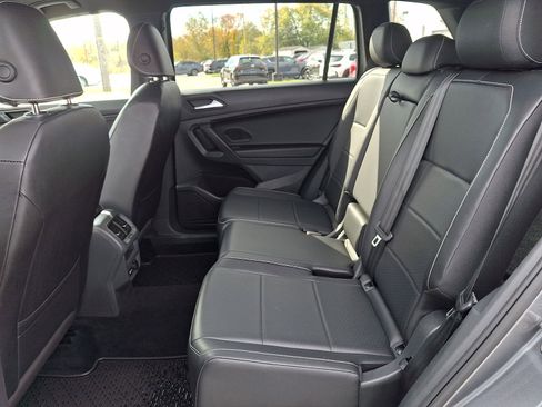 Used 2021 Volkswagen Tiguan SE R-Line image 11