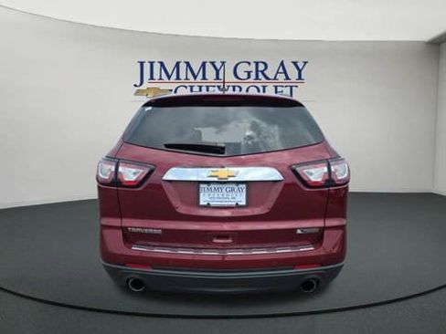 Used 2017 Chevrolet Traverse Premier FWD image 4