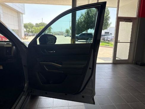 Certified 2024 Nissan Pathfinder Platinum w/ Cargo Package FWD image 20