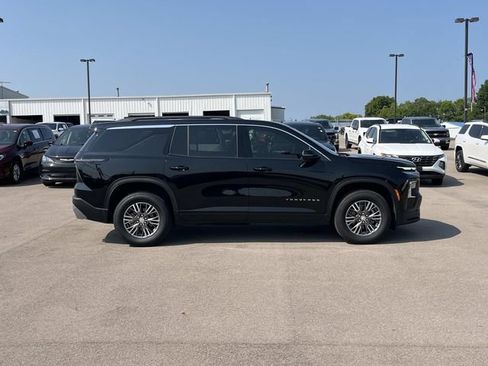 Certified 2025 Chevrolet Traverse LT FWD image 3