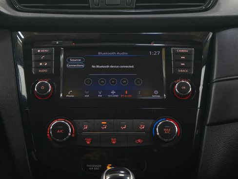 Used 2020 Nissan Rogue S w/ Special Edition Package AWD/4WD image 17
