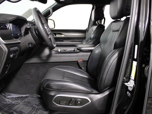 Used 2024 Jeep Wagoneer Series II w/ Flexible Seating Group RWD image 11