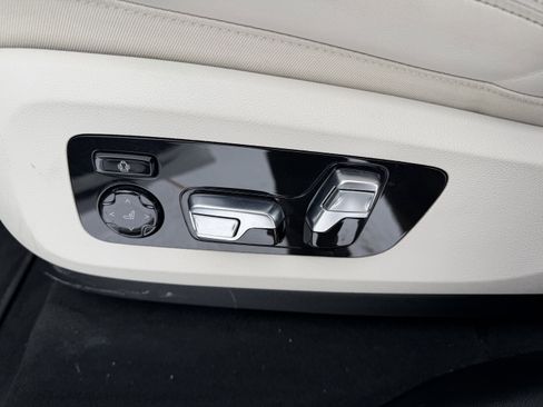 Used 2024 BMW X7 xDrive40i w/ Executive Package image 10