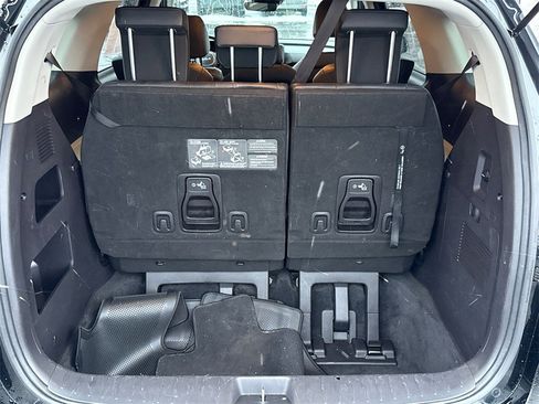 Used 2022 Kia Carnival LX image 14