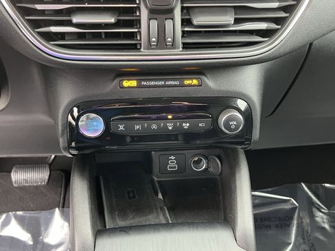 Used 2024 Ford Escape Platinum image 18