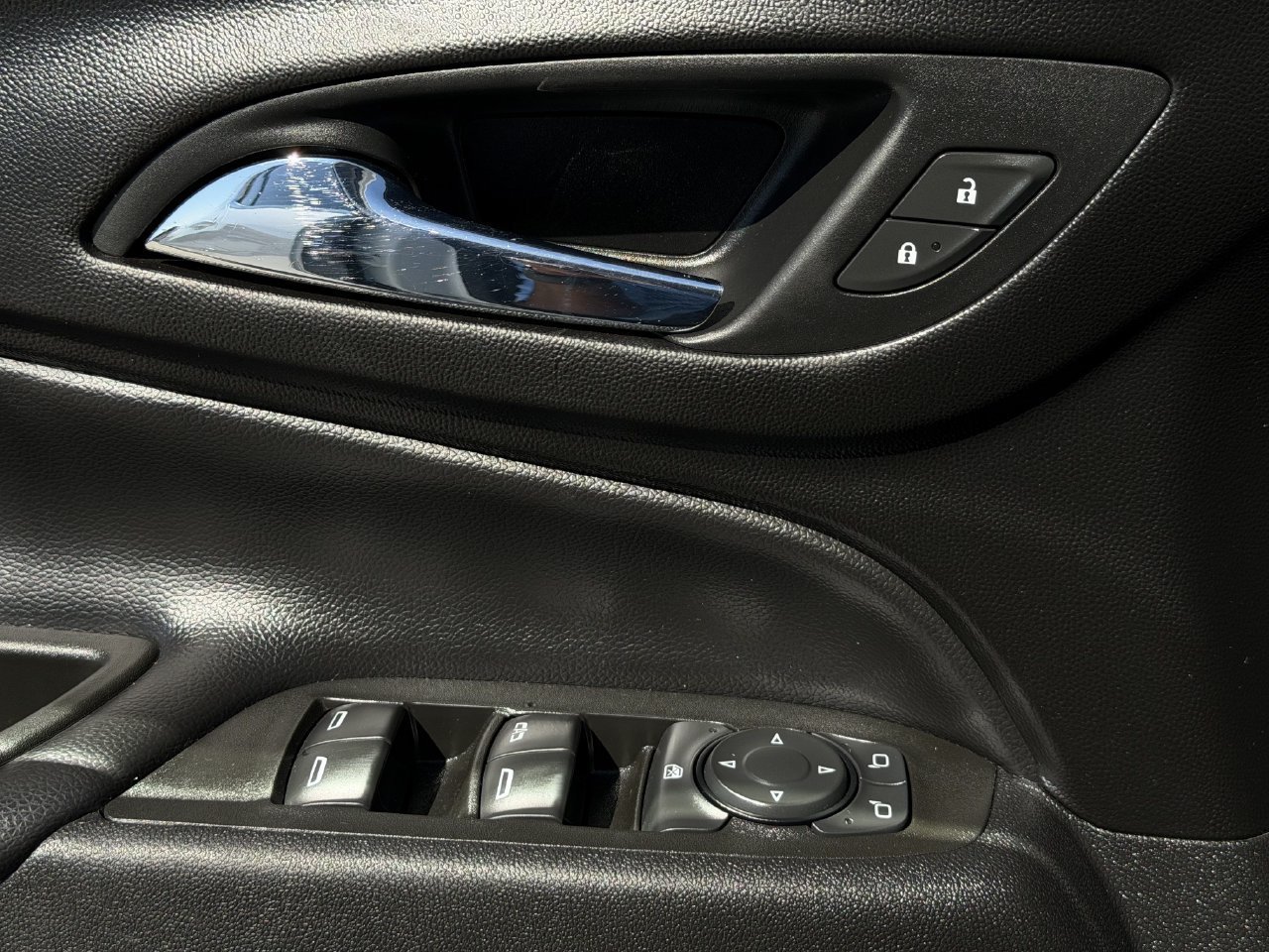 Used 2020 Chevrolet Equinox LT FWD image 22