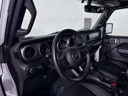 Used 2022 Jeep Gladiator Sport AWD/4WD image 9