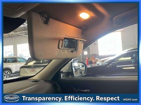 Used 2025 Nissan Pathfinder SL AWD/4WD image 32