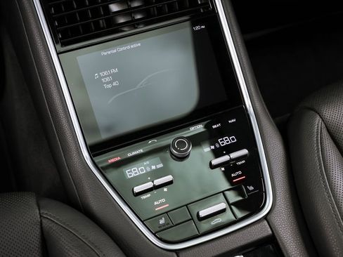 Used 2018 Porsche Panamera 4S image 34