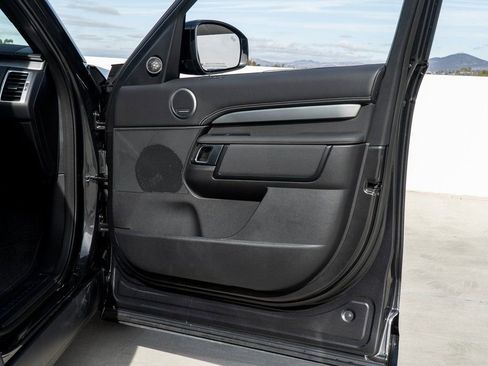 Used 2025 Land Rover Discovery Dynamic SE image 22