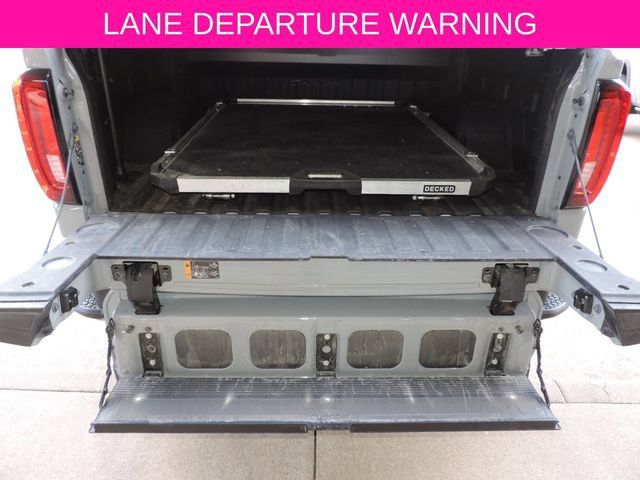 Used 2024 GMC Sierra 1500 AT4 w/ Technology Package AWD/4WD image 17